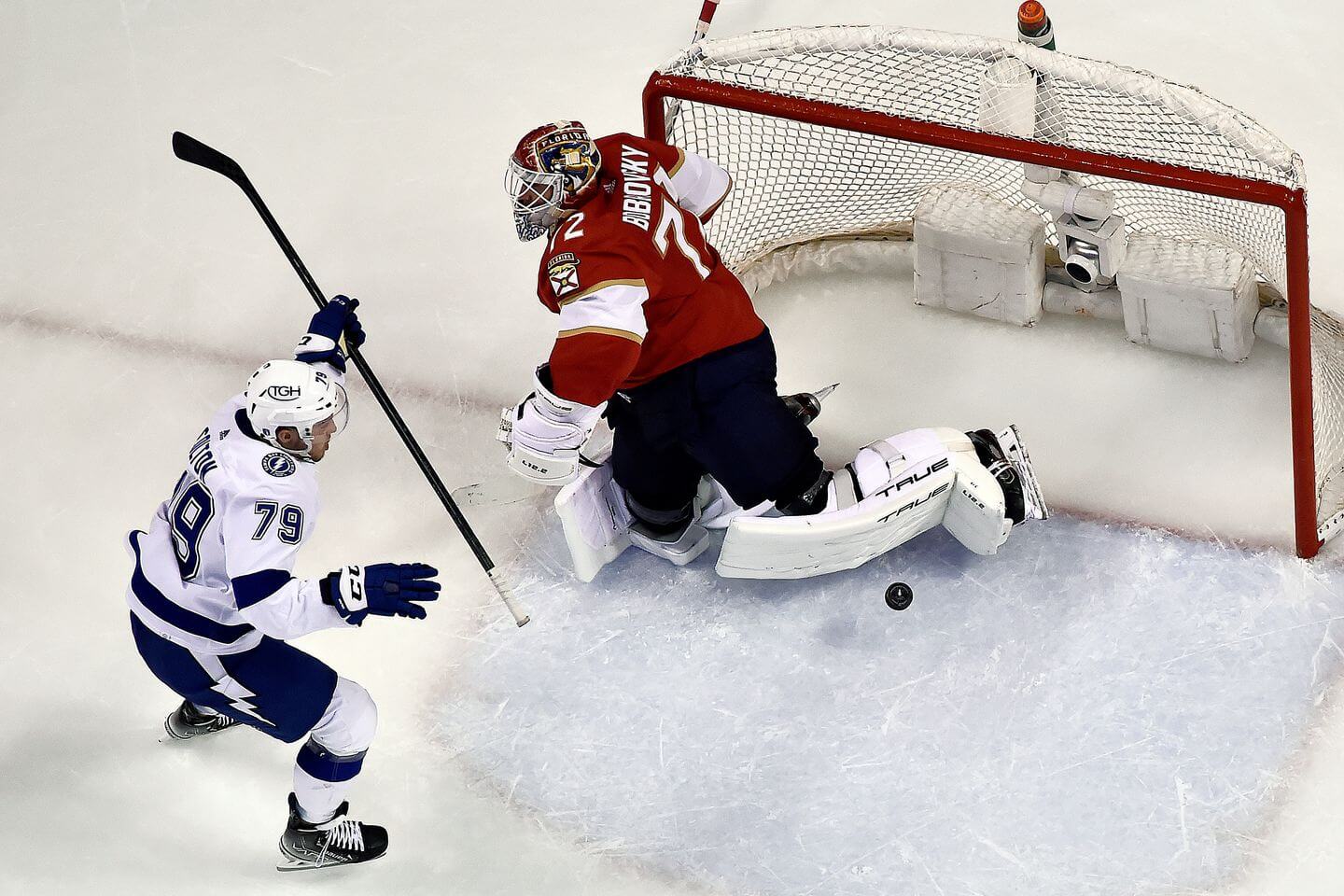 Auston Matthews taken out by crossbar, needs urgent trip to dentist -  HockeyFeed